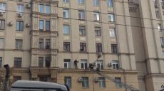 У центрі Харкова чоловік налякав сусідів (відео)