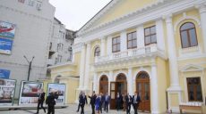 В филармонии полностью завершили реконструкцию фасада кассового зала