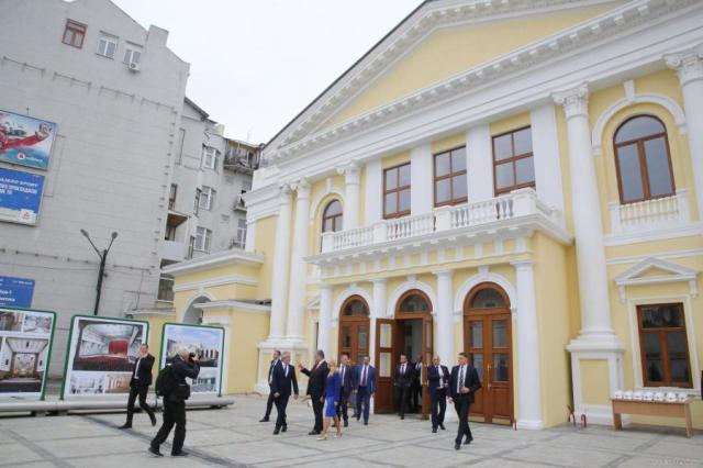 В филармонии полностью завершили реконструкцию фасада кассового зала
