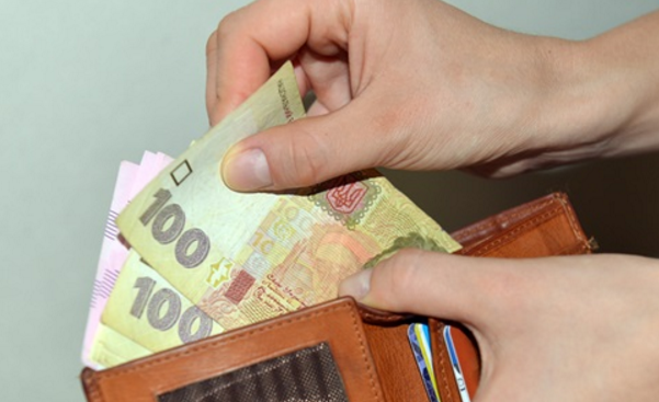 Средняя номинальная зарплата в Украине превысила 9 тысяч гривен