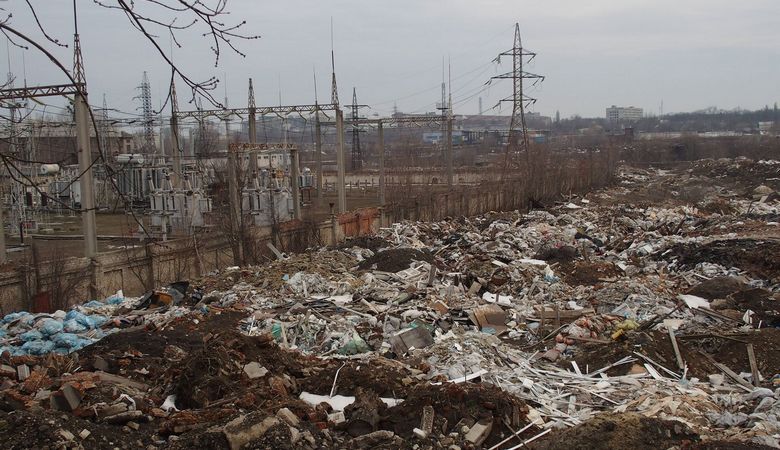 Харьковчан возмущает несанкционированная свалка на Салтовке (фото, видео)