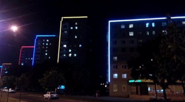 На фасадах многоэтажек Харькова устанавливают архитектурную подсветку (фото)