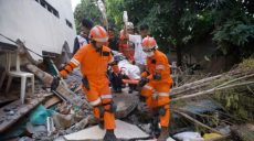 Более тысячи человек погибли в результате цунами в Индонезии (фото)