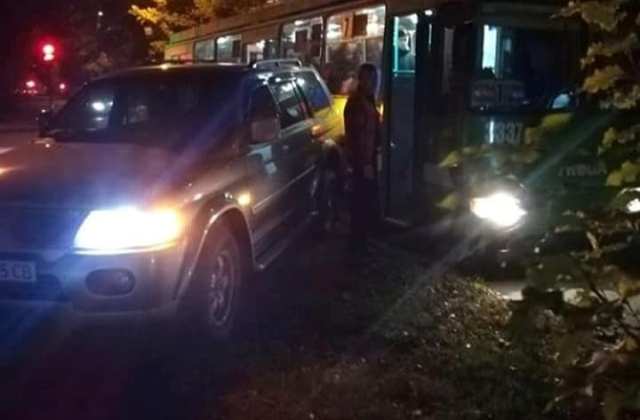 На ХТЗ столкнулись Renault и Toyota Land Cruiser