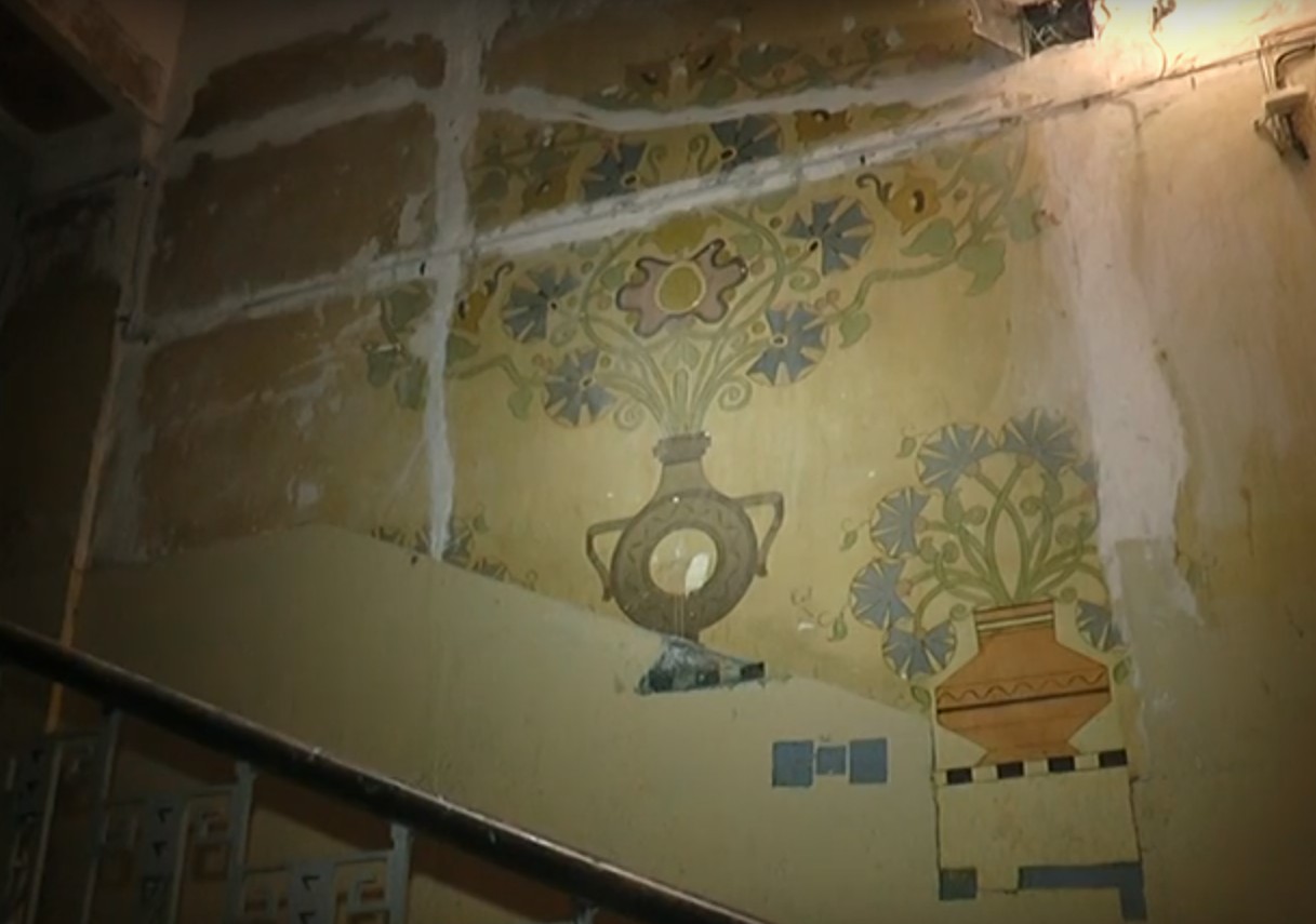 У Харкові намагаються врятувати унікальний сторічний розпис на житловому будинку (відео)