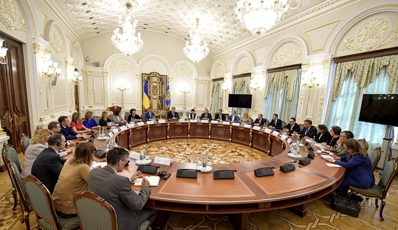 Петро Порошенко зустрівся з новим складом Центральної виборчої комісії (відео)