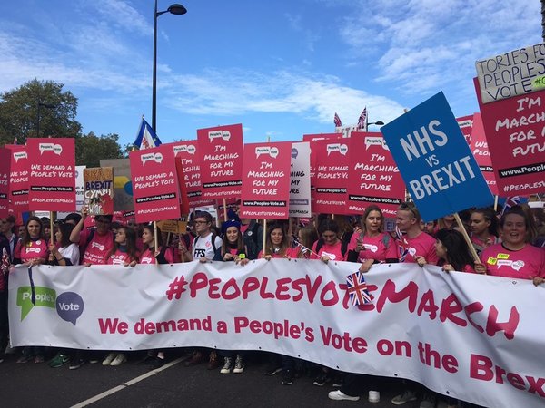 Масштабный митинг в Англии: люди выступают против Brexit (фото)