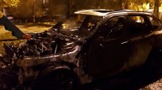 В центре Харькова ночью сожгли две иномарки (фото)