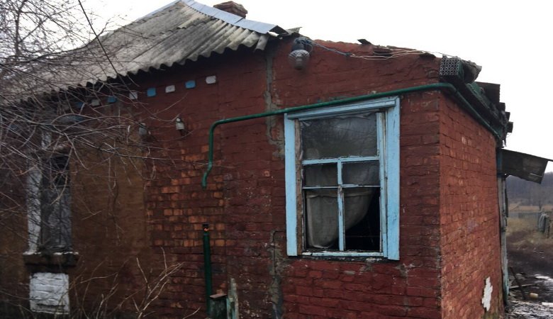 Соседи вытащили из горящего дома двух человек в бессознательном состоянии