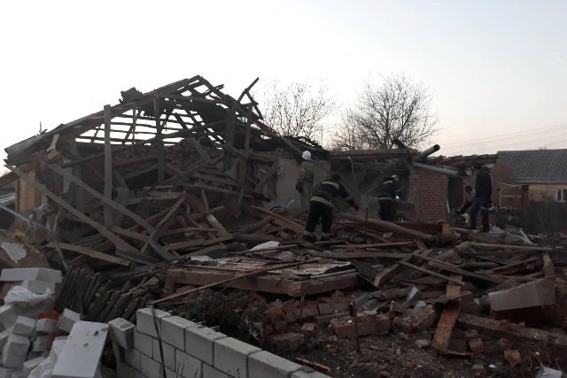 На Харьковщине из-за взрыва газового баллона разрушен частный дом (фото)