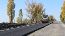 Продолжается ремонт трассы «Чугуев-Меловое» (фото)