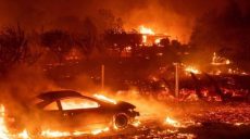 Лесные пожары в Калифорнии уничтожили небольшой город (фото)