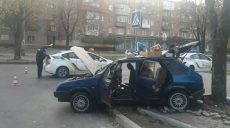 На ул. Харьковских Дивизий ВАЗ столкнулся с патрульным автомобилем (фото)