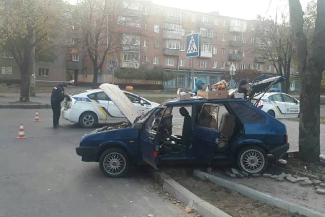 На ул. Харьковских Дивизий ВАЗ столкнулся с патрульным автомобилем (фото)