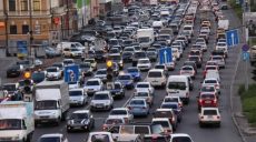 Скорость движения на основных магистралях Киева ограничили 50 км/ч