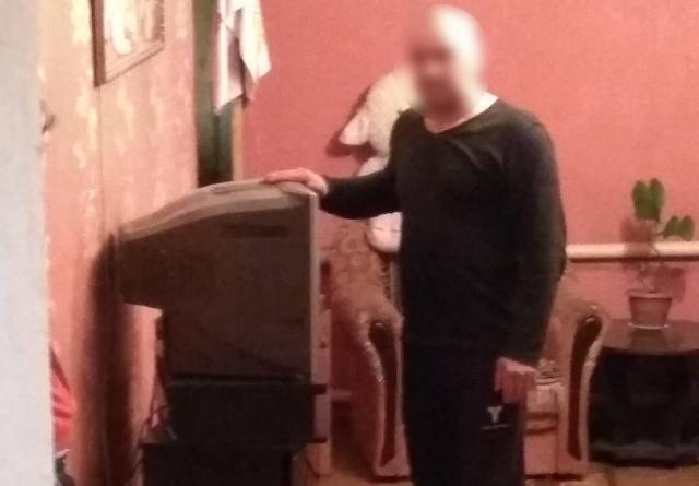 Состояние трехлетней девочки, на которую упал телевизор, удовлетворительное (фото)