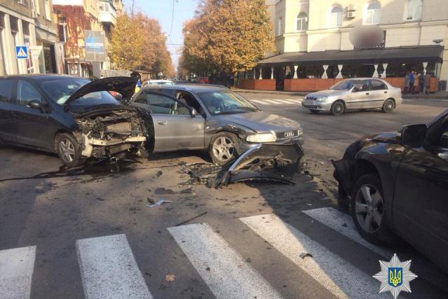 На перекрестке ул. Ярослава Мудрого и ул. Мироносицкой произошло ДТП с пострадавшими (фото)