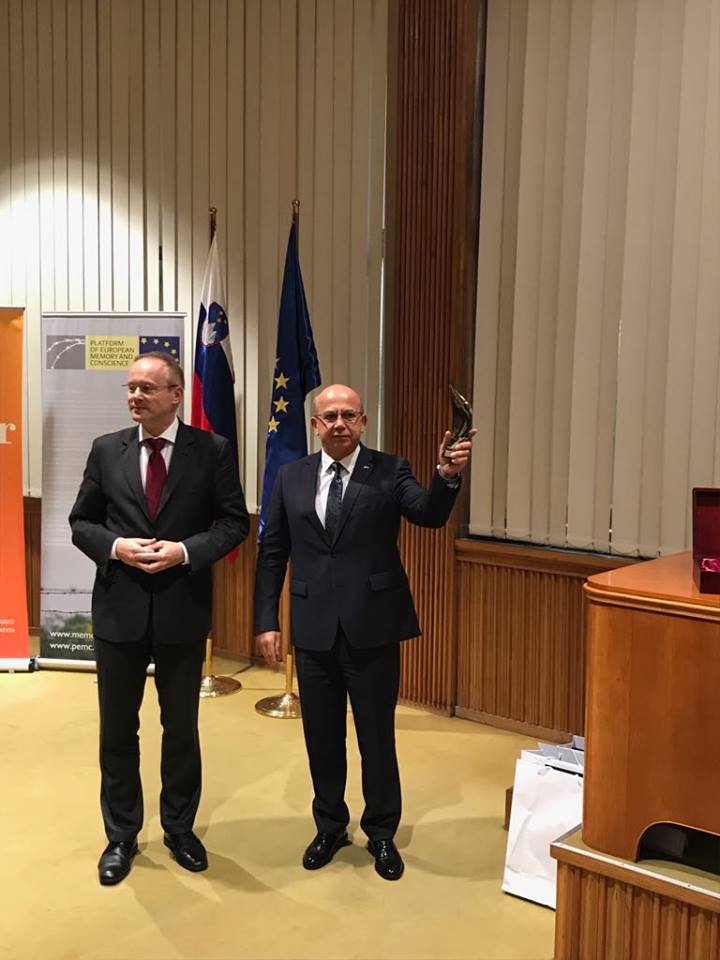Сенцова наградили международной премией