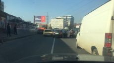 На Харьковской набережной ВАЗ врезался в KIA (фото)