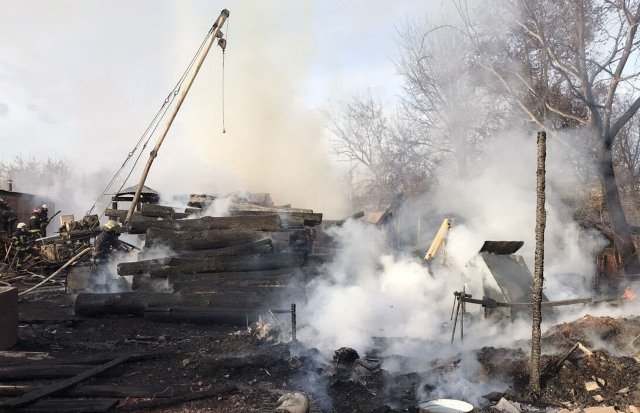 Спасатели локализовали крупный пожар в Шевченковском районе Харькова (фото)
