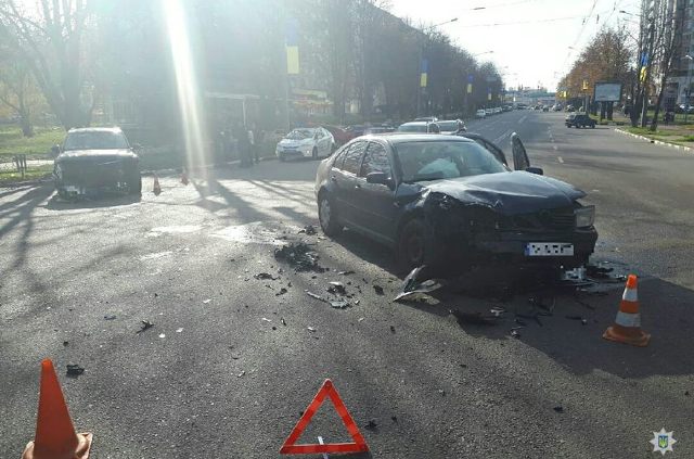 На пр. Науки столкнулись два автомобиля Volkswagen