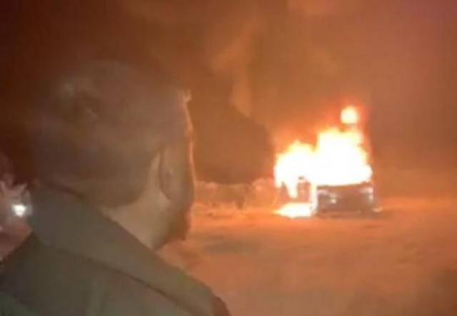 Лидер «евробляхеров» в знак протеста сжег свой Land Rover (видео)