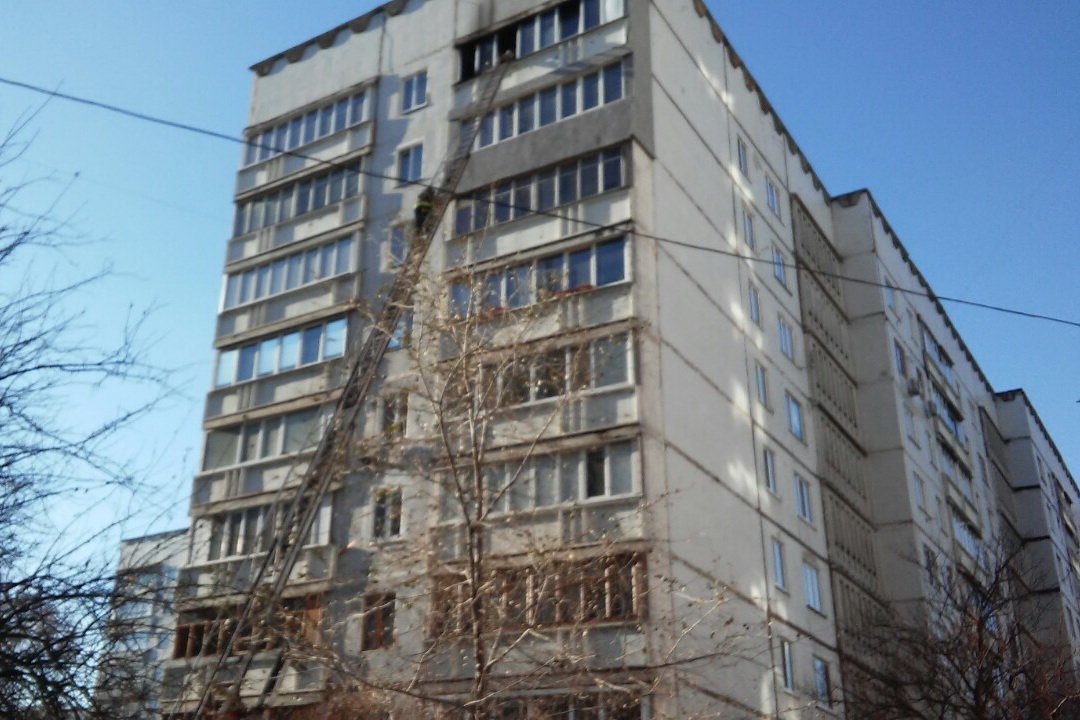 В Харькове из-за сигареты загорелся балкон многоэтажки