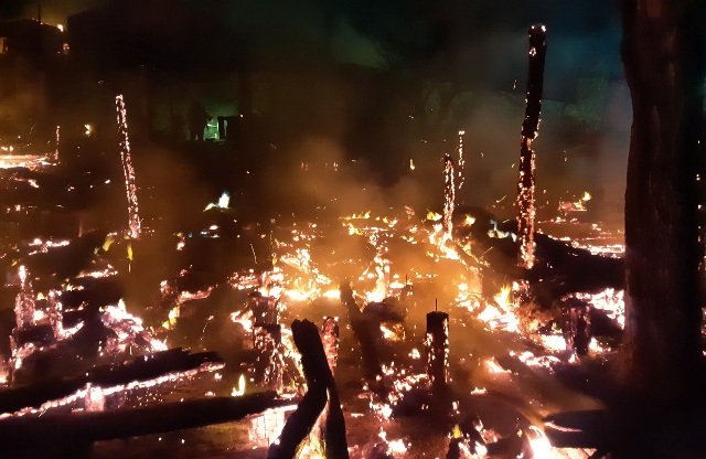 На Харьковщине ликвидировали пожар в частном имении (фото)