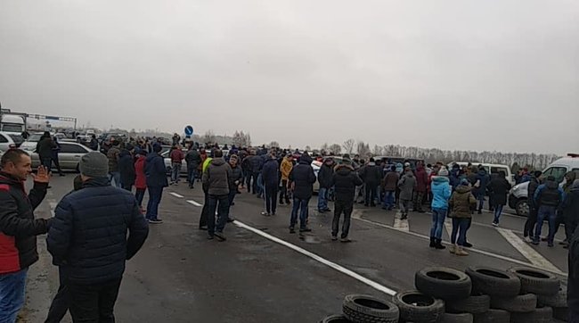 «Евробляхеры» перекрывают автодороги на западной границе Украины