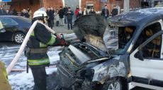 Водитель Citroen Berlingo, загоревшегося на Пушкинской, успел выскочить из салона