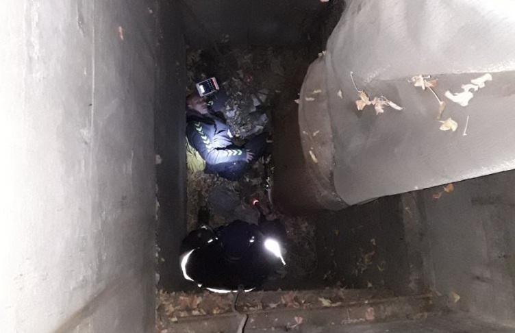 В Харькове мужчина упал в технологический колодец глубиной 8 метров