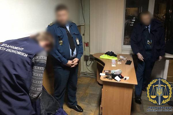 Харьковский таможенник задержан на взятке (фото)