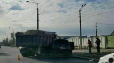 На Шевченко КАМАЗ столкнулся с Mitsubishi