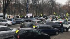 «Евробляхеры» перекрывают основные трассы Украины