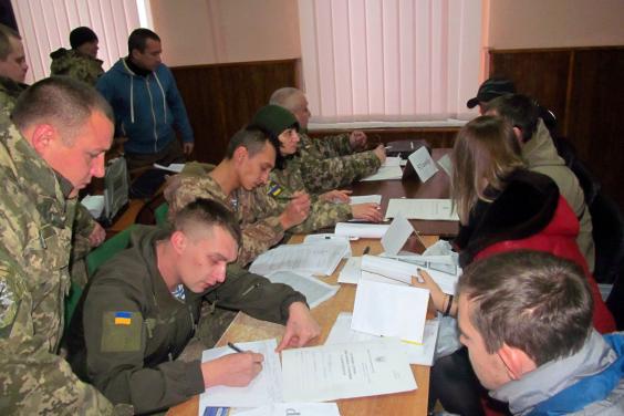 Жители Харьковщины охотно идут служить в армию по контракту