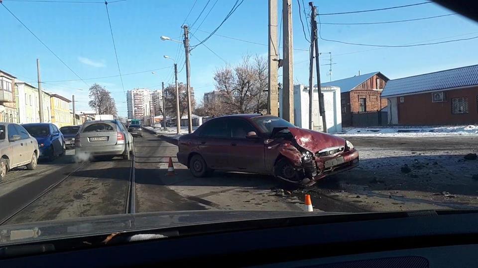 На Гольдберговской Toyota Prado столкнулась с Daewoo Sens (фото)