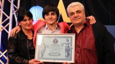 Ни одного прогула за 11 лет обучения: харьковчанин установил рекорд Украины