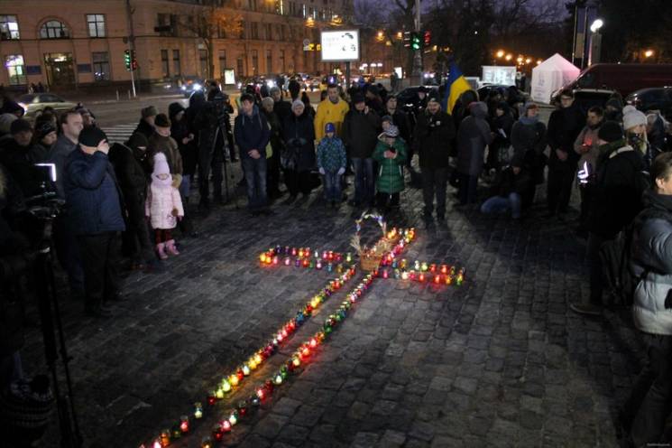 Харьковчане присоединились к акции «Зажги свечу» (фото)