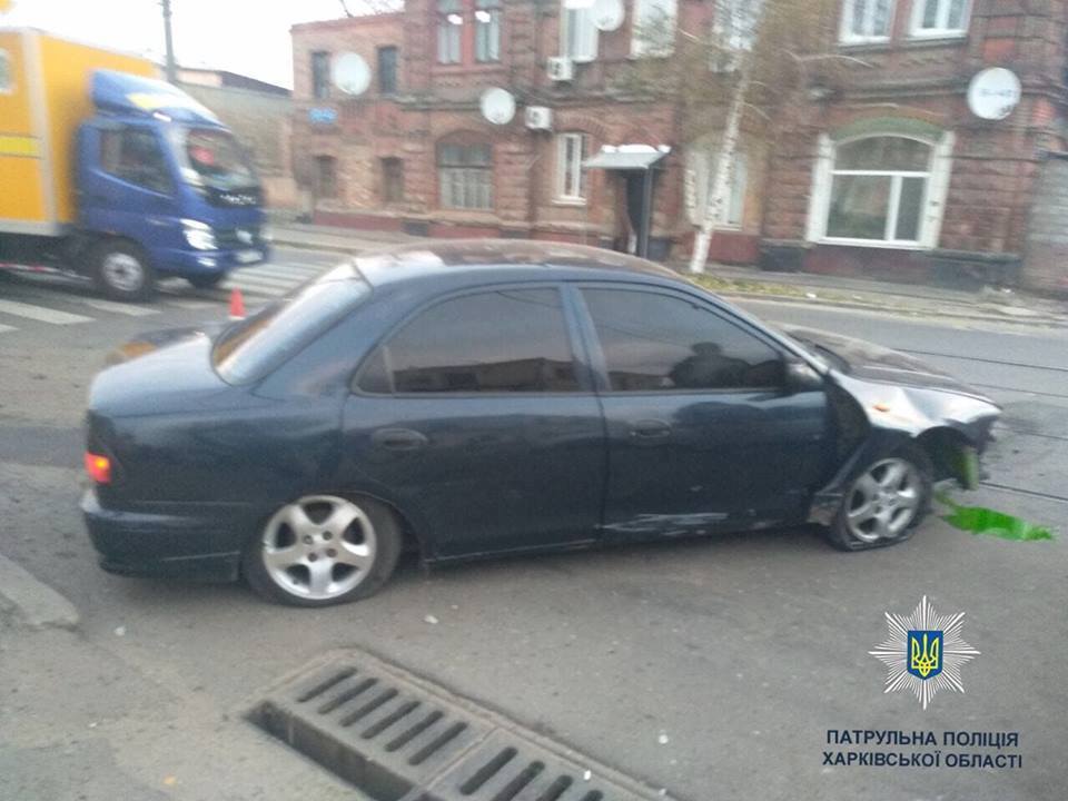 В Харькове пьяный водитель врезался в столб