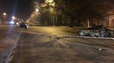 В Харькове иномарка врезалась в припаркованную машину (фото,видео)
