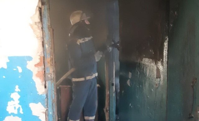 Из горящих домов продолжают спасать курящих харьковчан