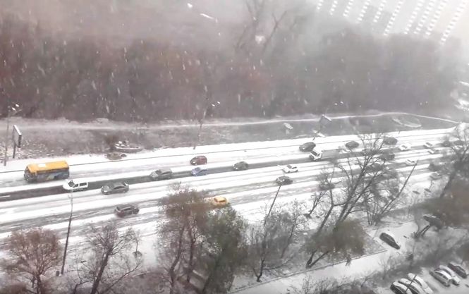 В Киев пришла зима: выпал первый снег (фото,видео)