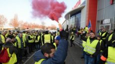 Протесты во Франции против повышения цен на бензин перешли в массовые беспорядки (видео)