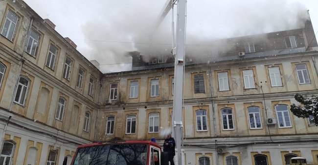 Во Львове горела областная больница (фото)