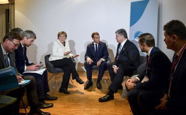 Президенты Украины и Франции, и канцлер Германии осудили фейковые выборы на Донбассе