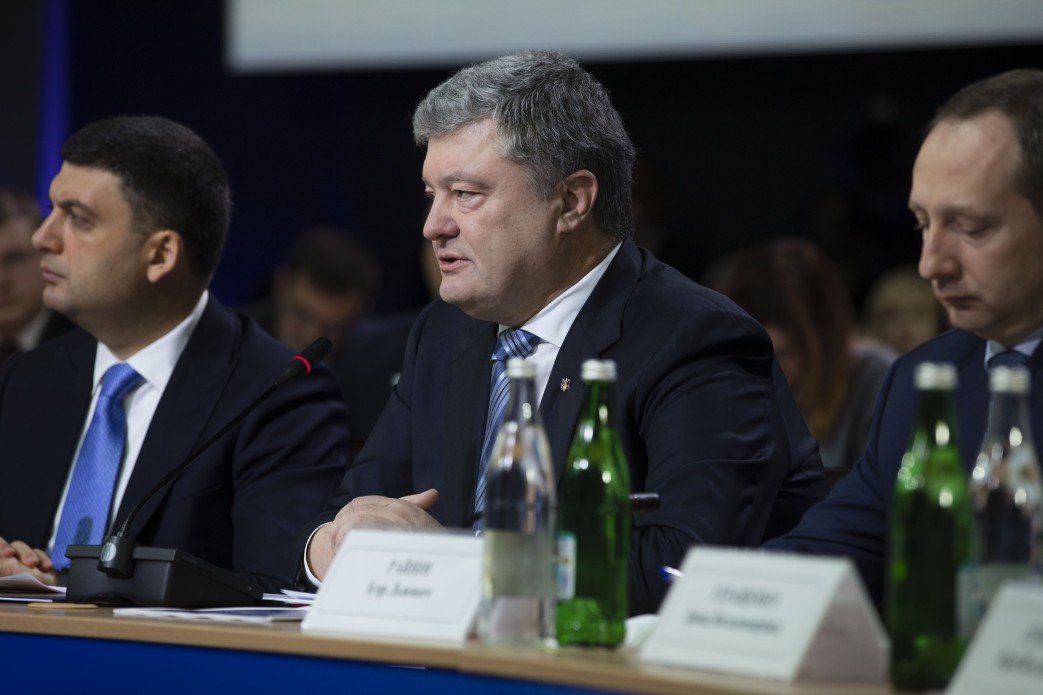 Забезпечити субсидіями тих, хто їх реально потребує, — Порошенко (відео)