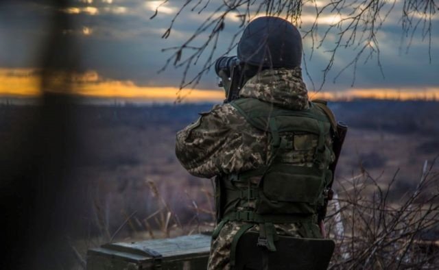 Сутки на Донбассе: ранены двое украинских военных