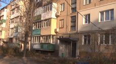 У Харкові більше тижня сусіди однієї з багатоповерхівок терпіли нестерпний сморід (відео)