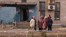 Мешканці однієї з багатоповерхівок у Харкові страждають від неприємного запаху (відео)