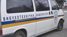 Пиротехники ищут взрывчатку в двух харьковских школах